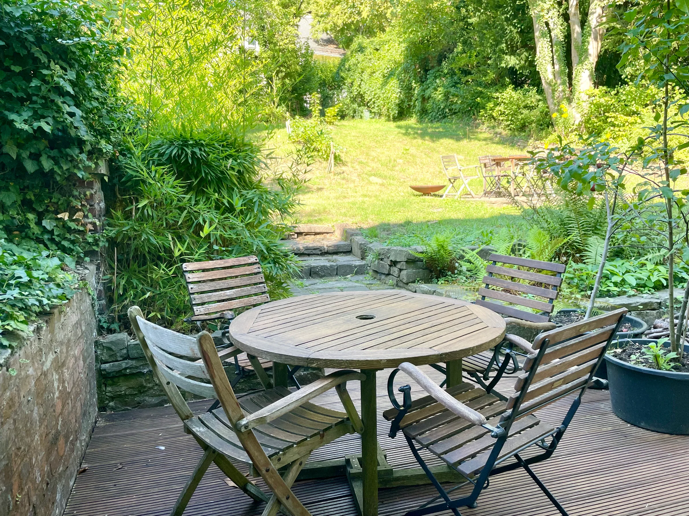 Private Terrasse mit Gartenblick