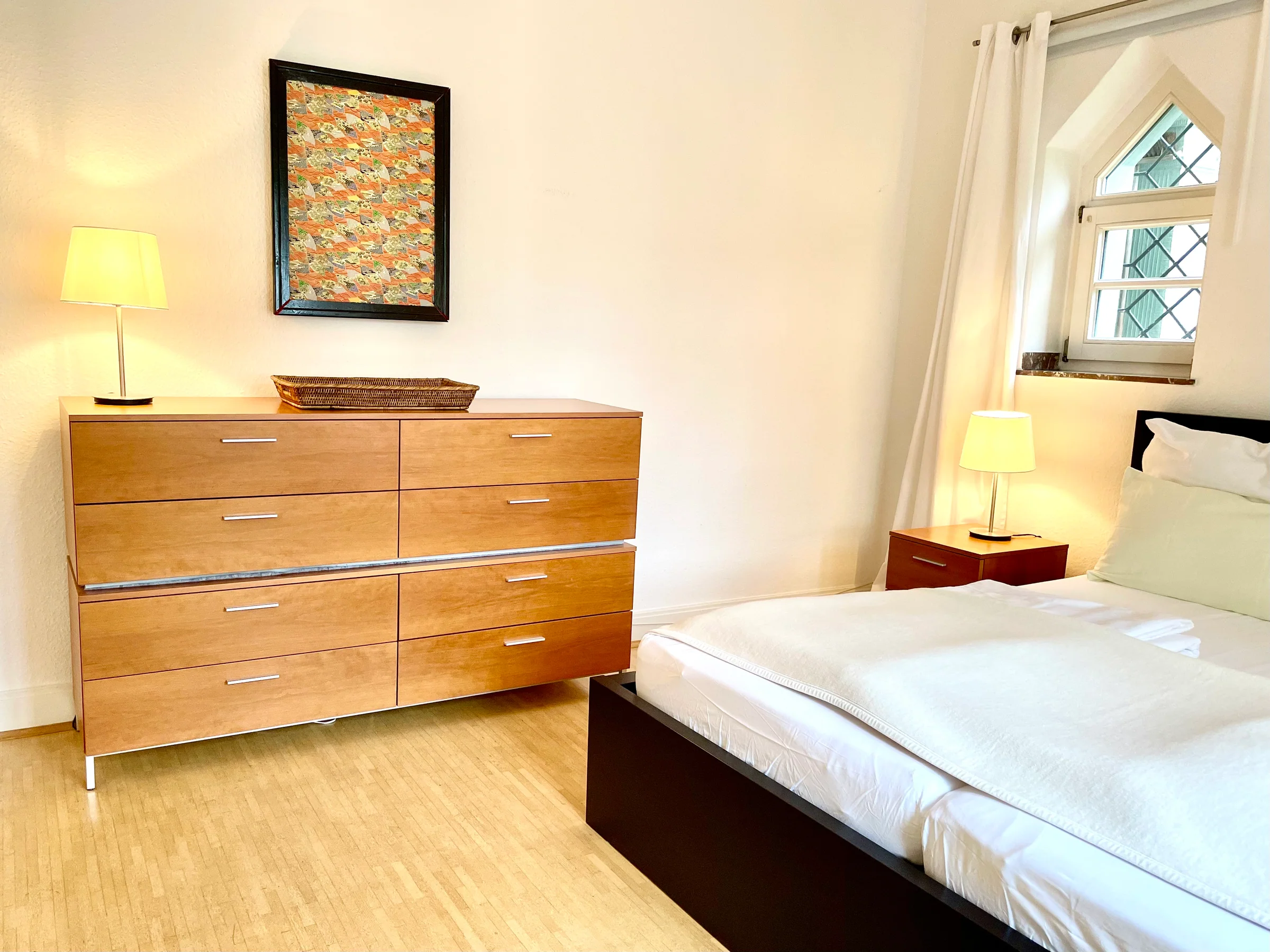 Schlafzimmer mit Kommode